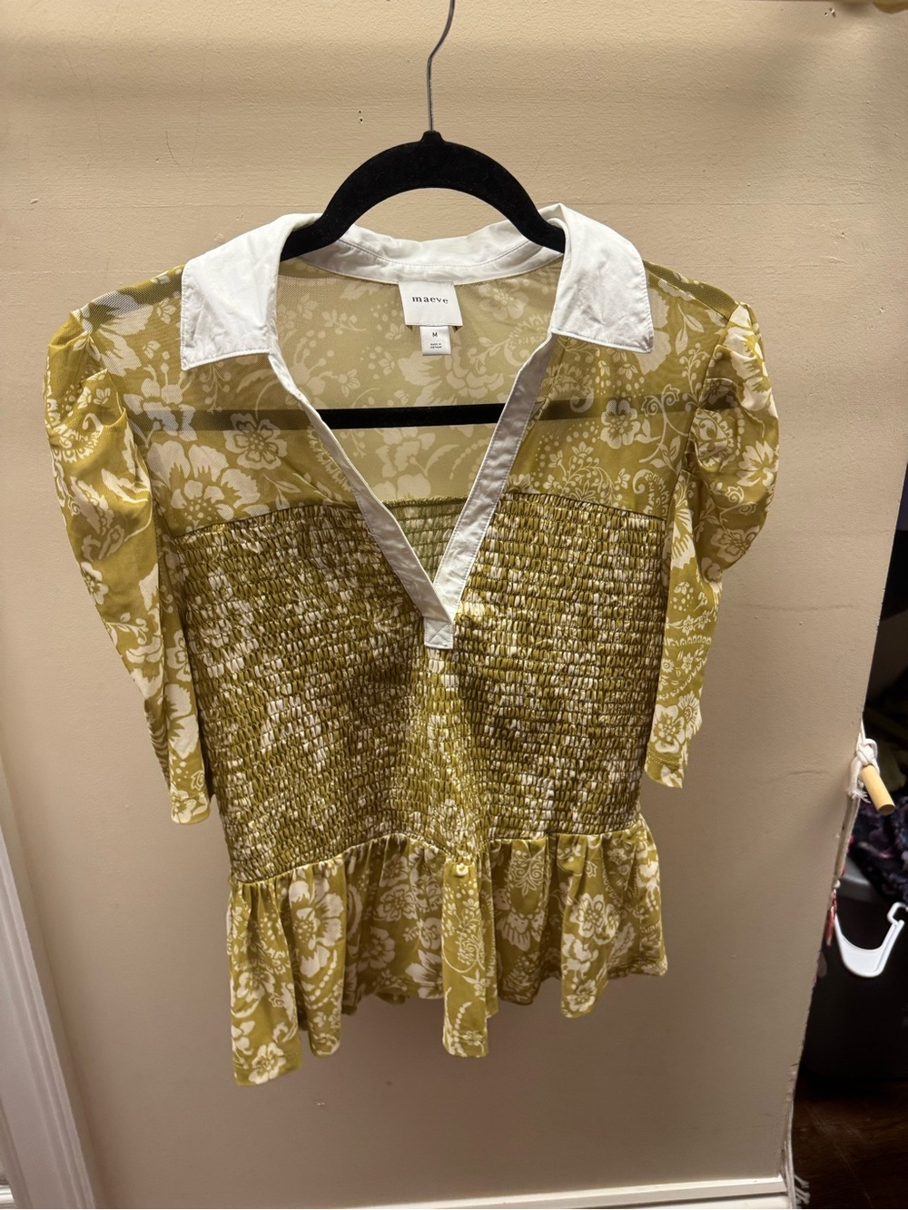 AnthropologieMaeve Green Floral Puff-Smocked Peplum Top with White Collar